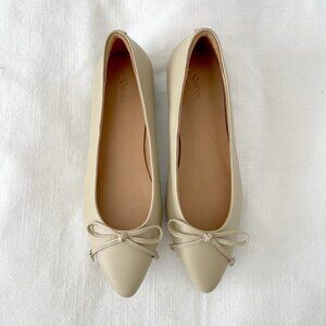 (NEW) Quince Italian Leather beige pointed toe ballet flats with bow - size 8